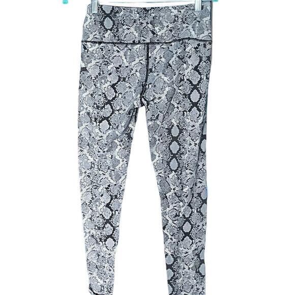 Victoria Sport Knockout grey snake print crop leggings Small - Picture 3 of 7